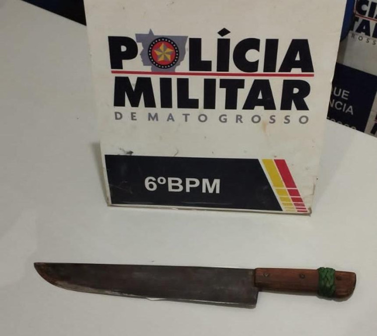 Marido tenta matar esposa com golpes de faca, em Cáceres
