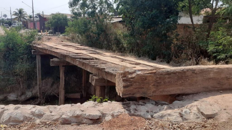 Moradores sofrem com interdição da ponte do Vera Lúcia que já dura um ano
