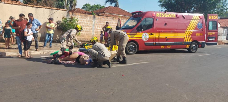 Motociclista quebra perna em colisão com caminhonete na rua Maranhão