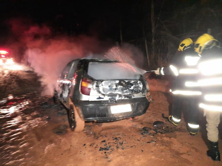 Motorista abandona veículo em chamas em Pontes e Lacerda