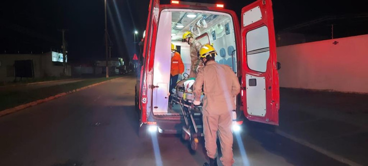 Motorista bate em poste na Av. Tancredo Neves