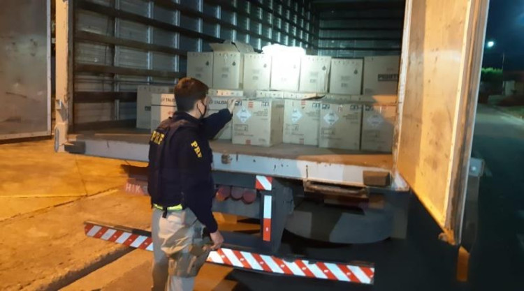 Motorista é preso em Pontes e Lacerda transportando agrotóxico falsificado