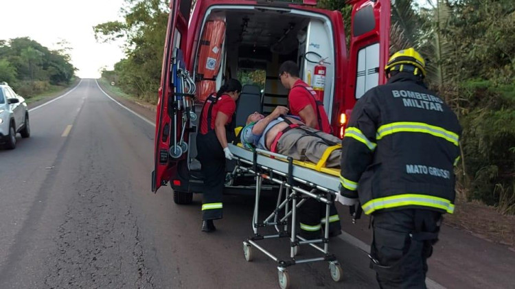 Motorista fica ferido após bater em ônibus na BR 174
