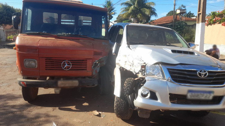 Motoristas discutem sobre quem vai arcar com danos após acidente na Marechal Rondon