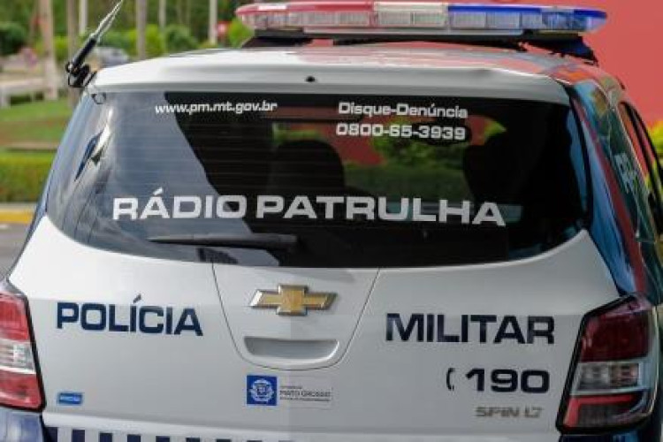 Mulher liga para a PM pedindo pizza e policial entende pedido de socorro