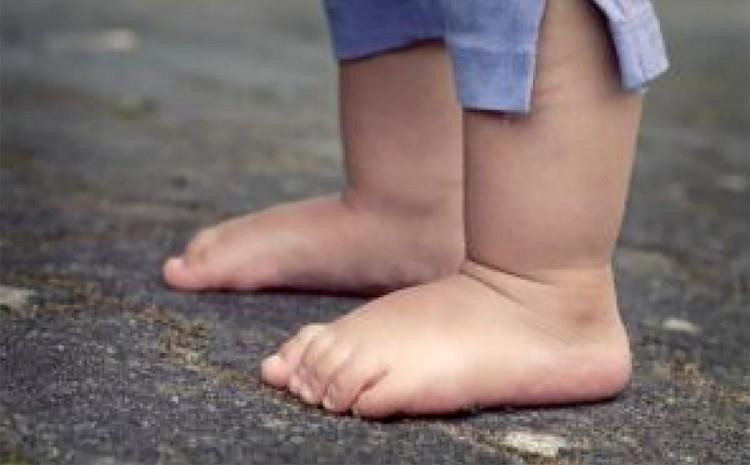 Mulher penhora filho de 2 anos na boca de fumo em MT
