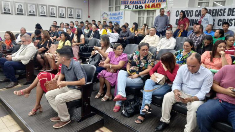 Pastores se unem contra Dia do Orgulho LGBTQIA+ em Cáceres