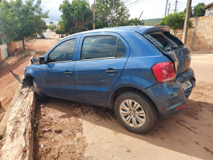Perseguição termina com tiros, prisão e acidente no centro de Pontes e Lacerda