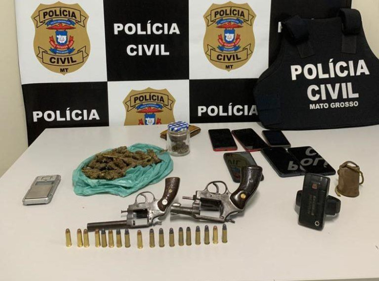 Polícia Civil prende integrantes de associação criminosa e apreendem armas de fogo, drogas e munições