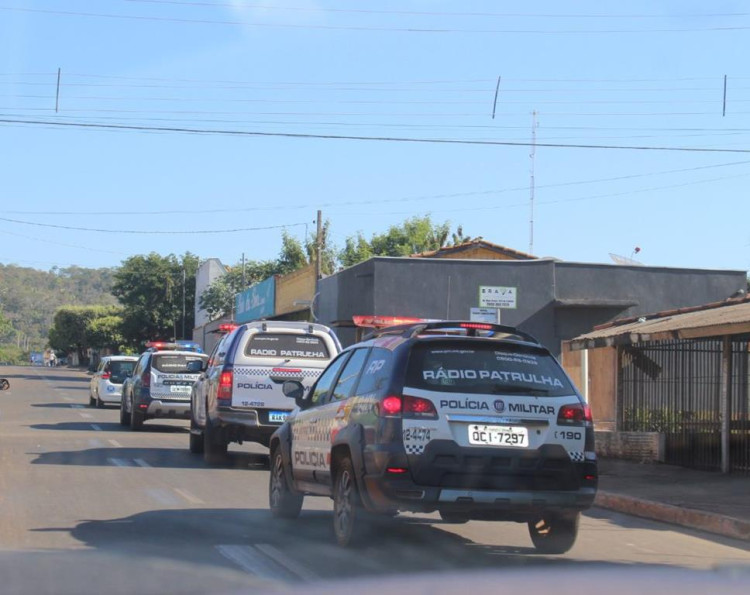 Polícia Militar fiscaliza comércio após início do Lockdown