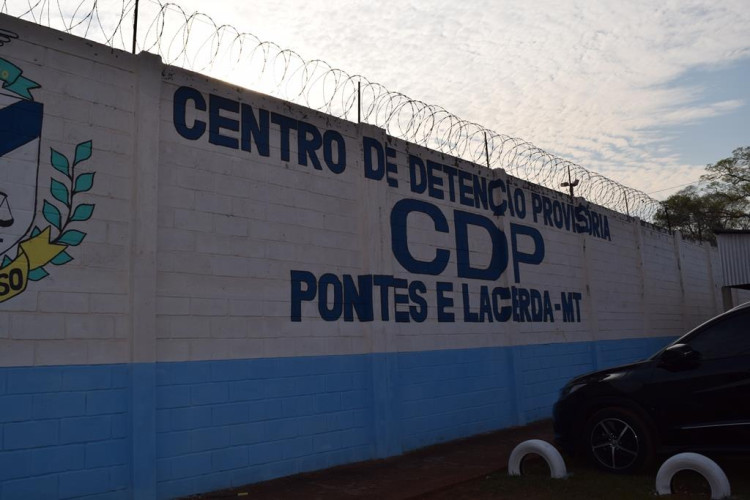 Recuperandos produzem 600 uniformes para Santa Casa de Pontes e Lacerda