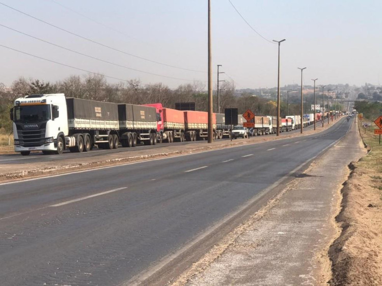Rodovias Federais em Rondonópolis e Lucas do Rio Verde estão bloqueadas