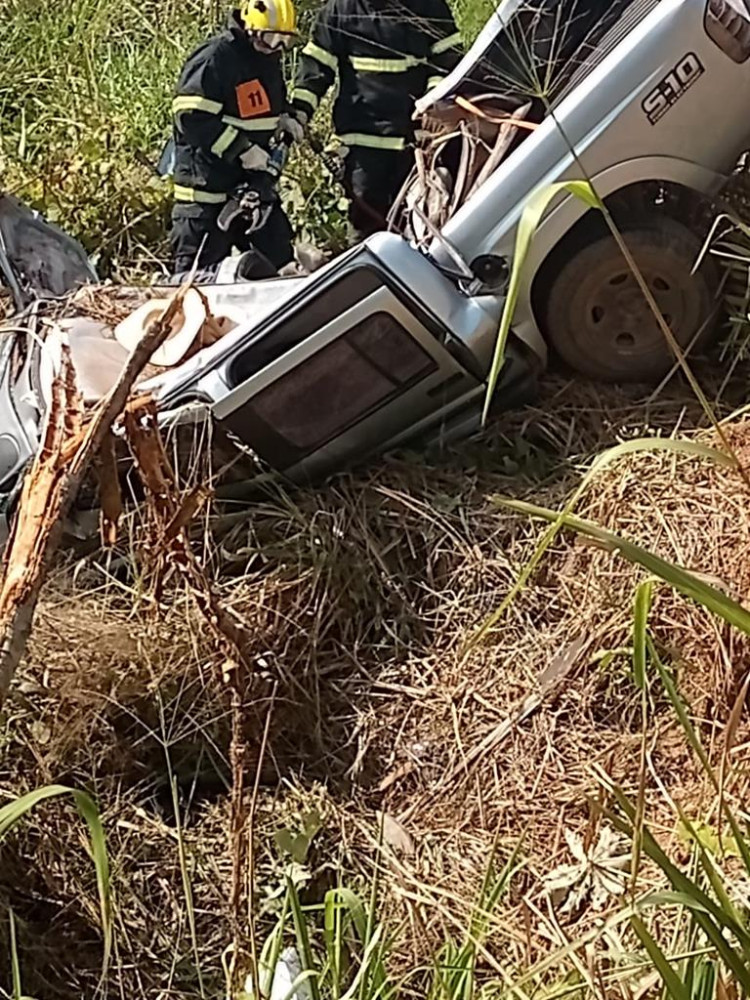 Saída de pista registra morte de 2 pessoas na Br 174