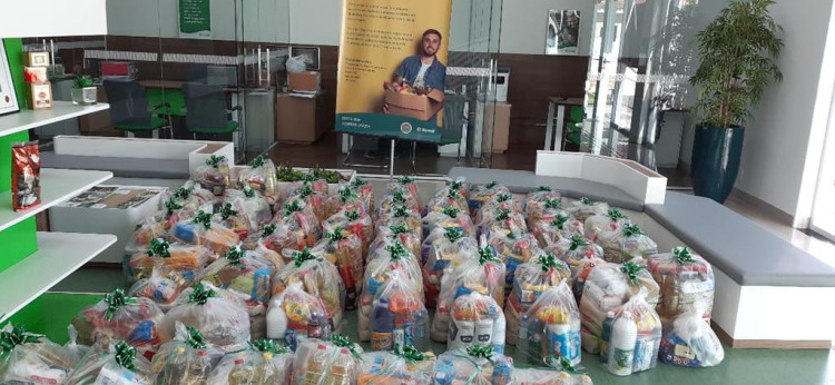 Sicredi realiza campanha o dia C de Cooperar e arrecada cestas básicas