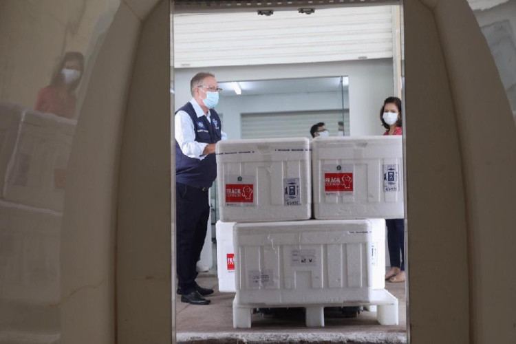 Tempo chuvoso atrapalha entrega de vacinas à Pontes e Lacerda