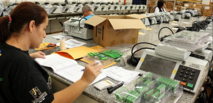 TRE-MT divulga calendário da cerimônia de carga e lacre das urnas eletrônicas