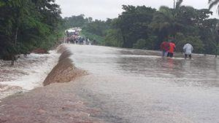 Trecho da rodovia entre Figueirópolis e Jauru é alagado pelas chuvas
