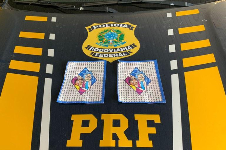 Em Poconé-MT, PRF encontra aproximadamente mil selos de LSD com passageira de ônibus