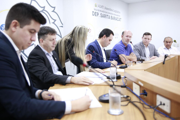 Comissão de Indústria discute reajuste no preço do gás natural em Mato Grosso e abre debate sobre alternativas