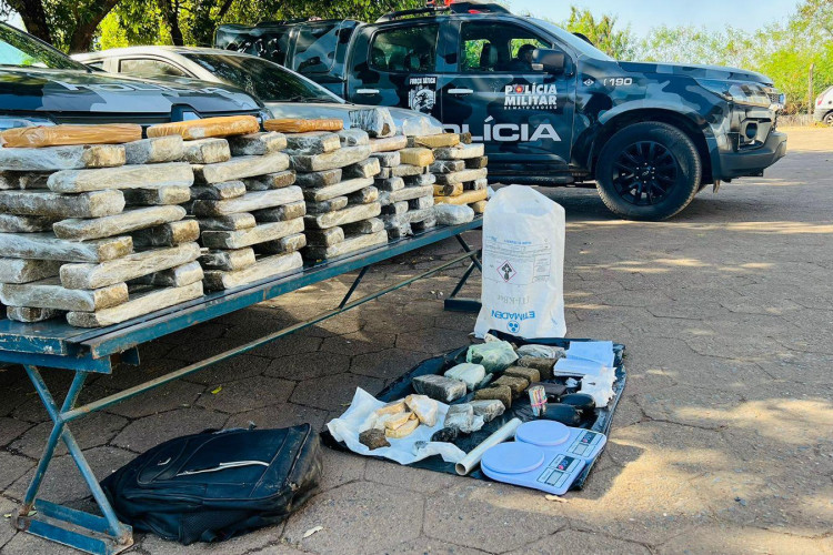 Força Tática apreende 71 tabletes de maconha, pasta base e prende três pessoas por tráfico