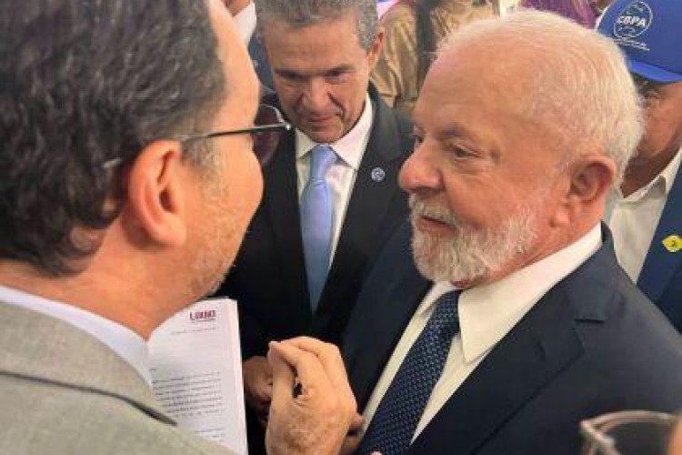 Lúdio entrega a Lula denúncia sobre a proibição da pesca em Mato Grosso