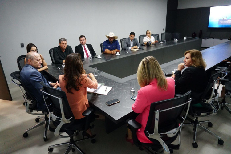 Diálogo Estratégico: Dep. Moretto e Governador em Exercício Pivetta Discutem Desenvolvimento Sustentável em Reunião com SEMA