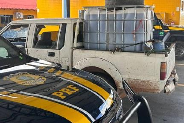 Polícia Rodoviária Federal faz 03 apreensões de combustível sendo transportado de forma irregular em Pontes e Lacerda – MT