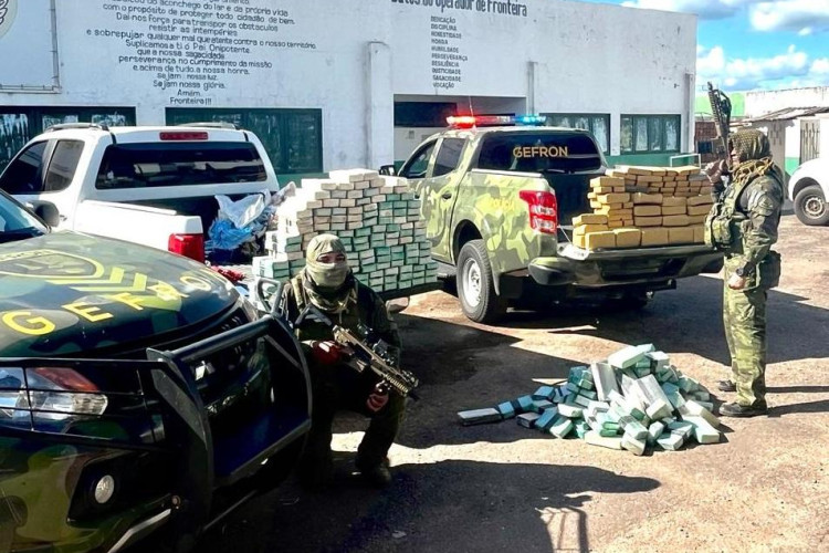Gefron apreende 420 quilos de entorpecente e prende dois suspeitos de tráfico de drogas