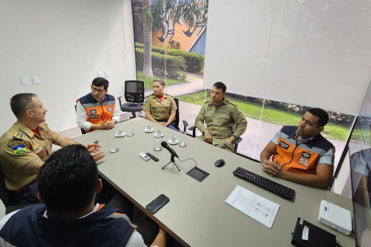 Governo de MT apresenta estrutura e ações de combate a incêndios florestais para Bombeiros de RO