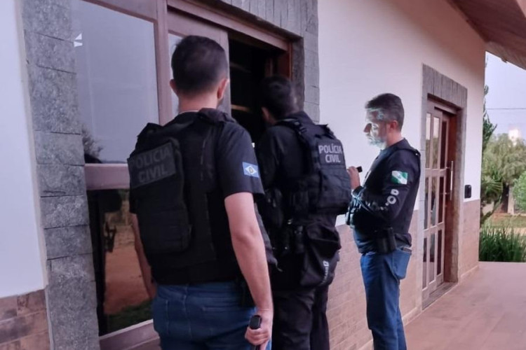 Polícia Civil desarticula rede de tráfico de drogas que distribuía entorpecentes em veículos de carga