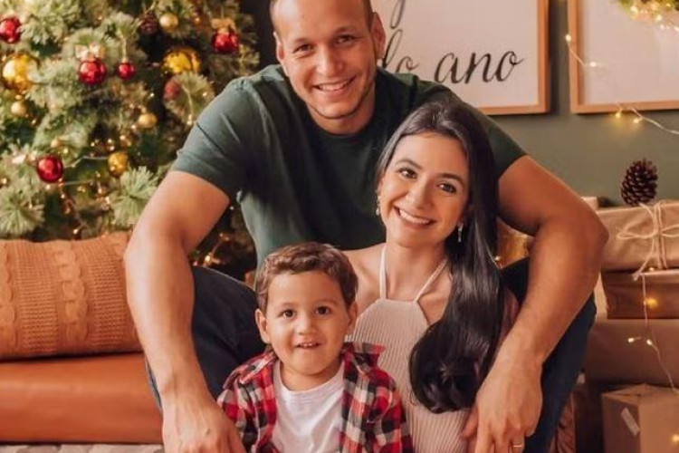 Casal e filho morrem após pneu de caminhão estourar e veículo atingir carro da família em MT