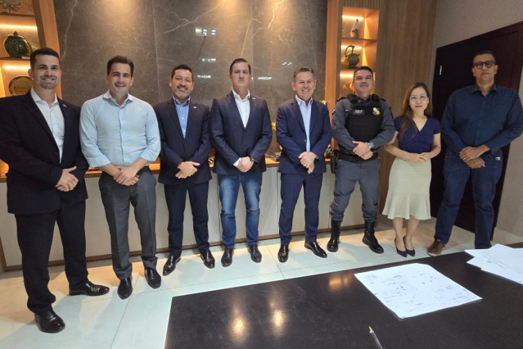 Governador anuncia Lei Orgânica para impulsionar carreiras na PM e Bombeiros de MT