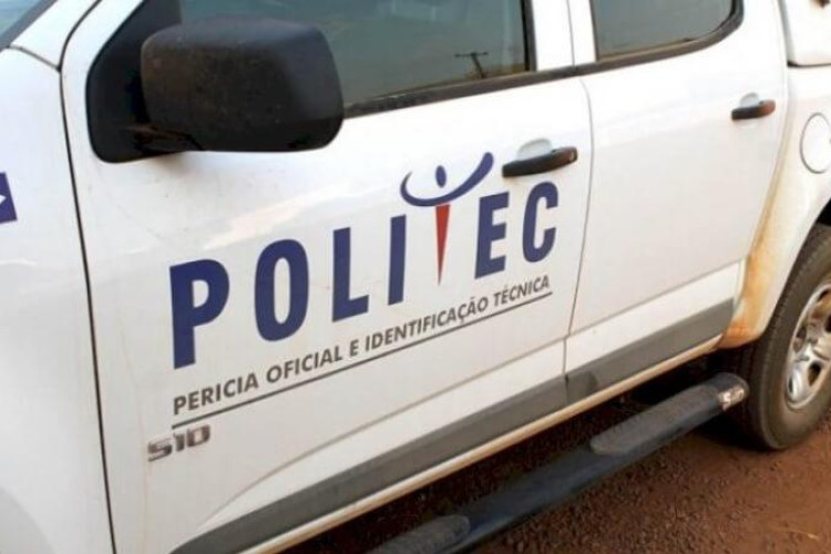 Homem é assassinado e corpo encontrado na porta de casa