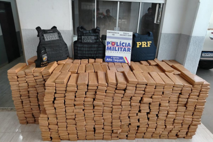 Operação policial apreende 1 tonelada de maconha no interior de MT; um homem foi preso