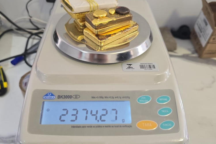 Polícia Civil prende suspeitos e fecha fábrica clandestina de manuseio de ouro em Pontes e Lacerda