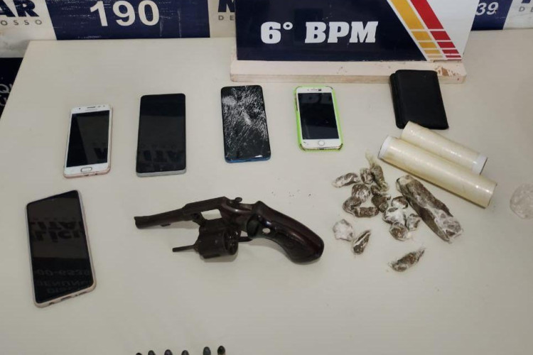 Cerco da PM: grupo é preso com armas, munições e drogas