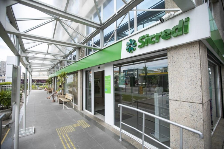 Sicredi realiza ação denominada “Super Quarta” apresentando oportunidade exclusiva para seus associados potencializar seus investimentos com segurança e praticidade