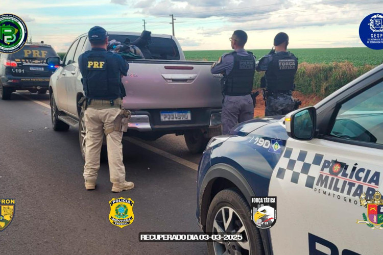 Hilux furtada foi recuperada pela polícia em Mato Grosso; motorista receberia R$ 1.000 para levar para o Pará