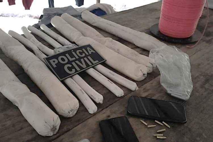 Polícia Civil apreende cerca de dez bananas de dinamite em acampamento clandestino de garimpeiros em Vila Bela da Santíssima Trindade