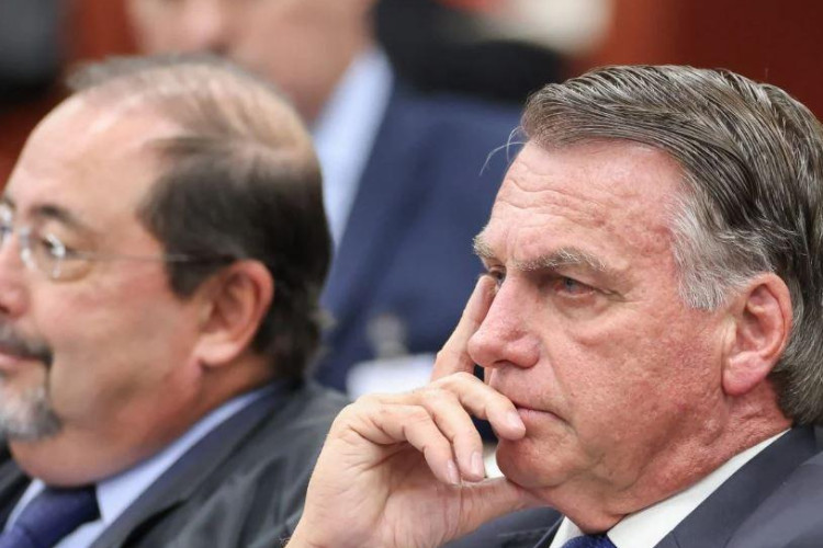 Por unanimidade, turma do STF torna Bolsonaro e mais 7 réus por golpe