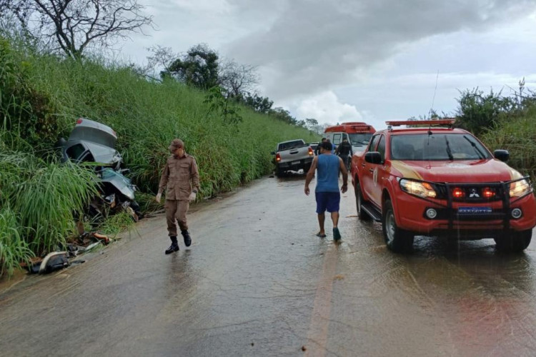 Corpo de Bombeiros resgata vítima presa em ferragens após grave acidente de trânsito na MT-344