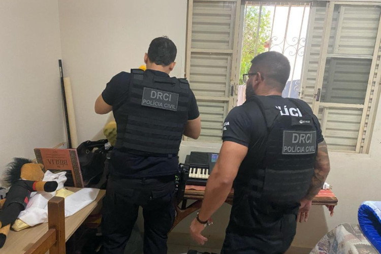Polícia Civil cumpre mandados contra menor que disseminava discurso de ódio e ameaça à vida de mulheres
