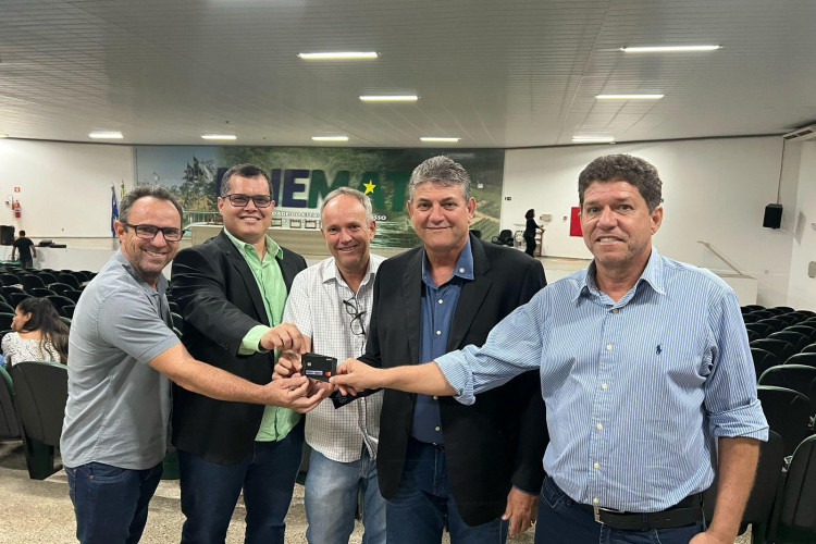 Pontes e Lacerda: Estudantes da Unemat recebem auxílio transporte