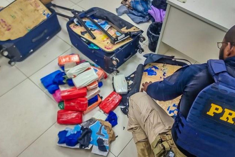 PRF apreende mais de 30 kg de pasta base de cocaína em fiscalização na BR-364, em Cuiabá-MT