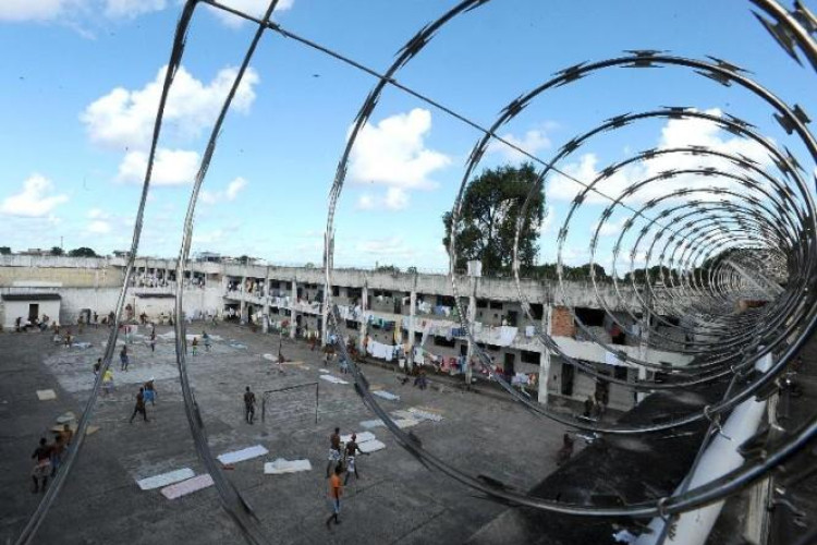 STF decide que prática de revista vexatória em presídios é ilegal