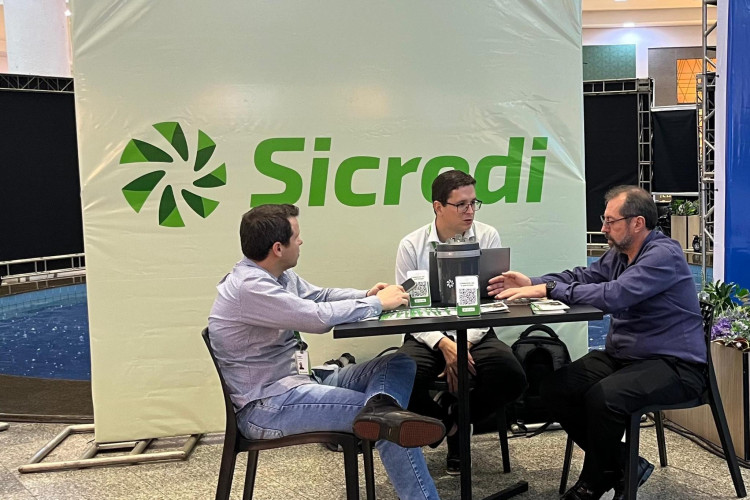 Sicredi participa da Caravana Sudeco com palestra e orientações para o crescimento sustentável dos negócios
