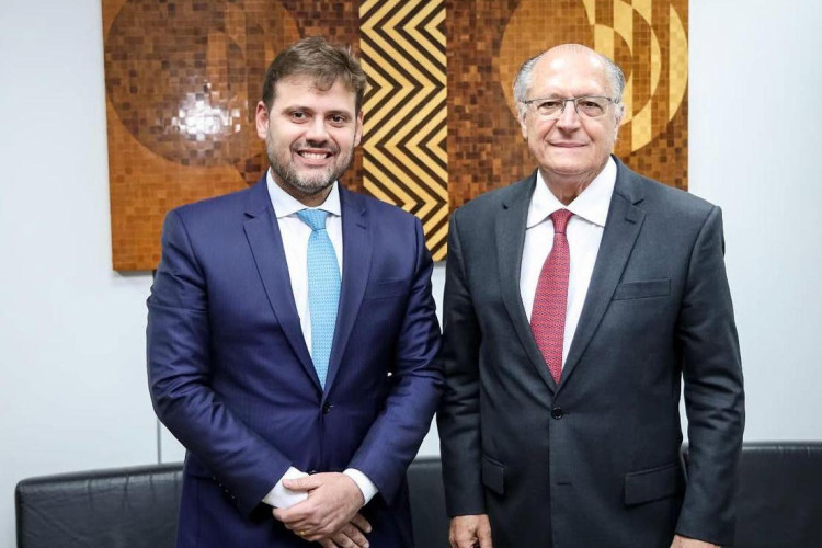 Irajá Lacerda surpreende novamente: após trazer sete ministros a Cáceres, agora ele trará o Presidente da República em exercício para inaugurar a ZPE