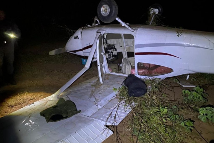 Ação integrada apreende 9 fardos de cocaína em avião vindo da Bolívia