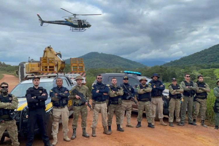 Aeronave do Ciopaer auxilia no combate ao garimpo ilegal do Sararé