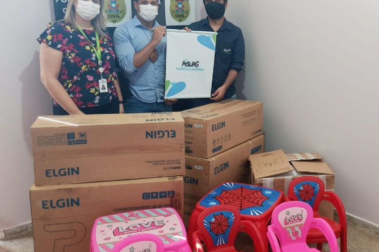 Águas Pontes e Lacerda doa móveis e equipamentos à Delegacia de Polícia Civil do município